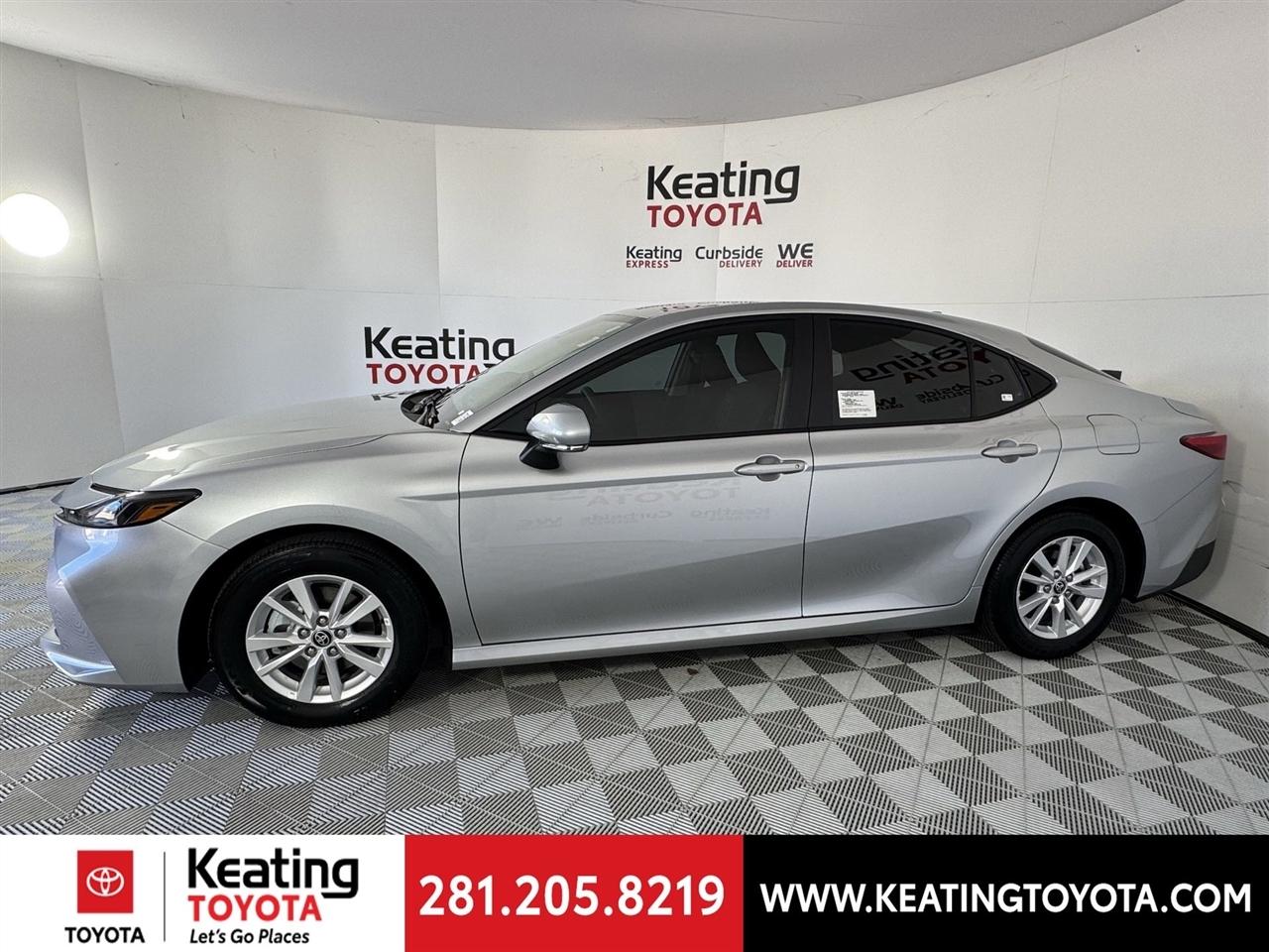 Toyota Camry Hybrid XLE 2026