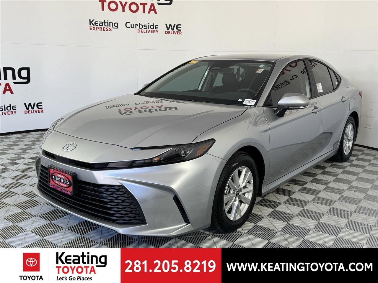 Toyota Camry Hybrid XLE 2026