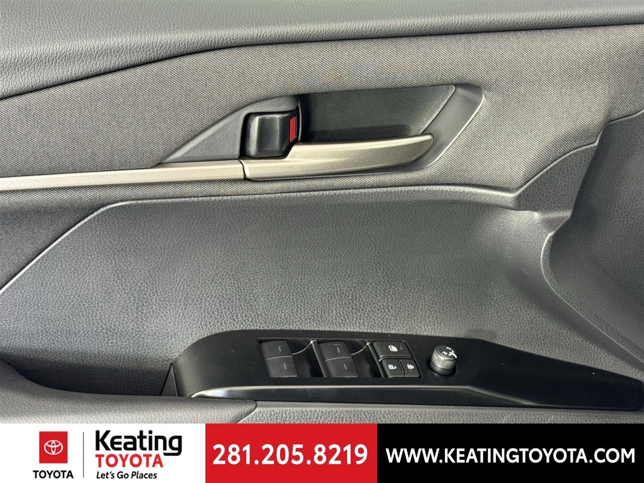 Toyota Camry Hybrid XLE 2026