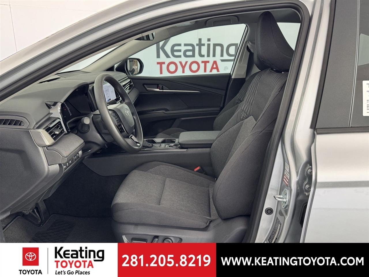 Toyota Camry Hybrid XLE 2026