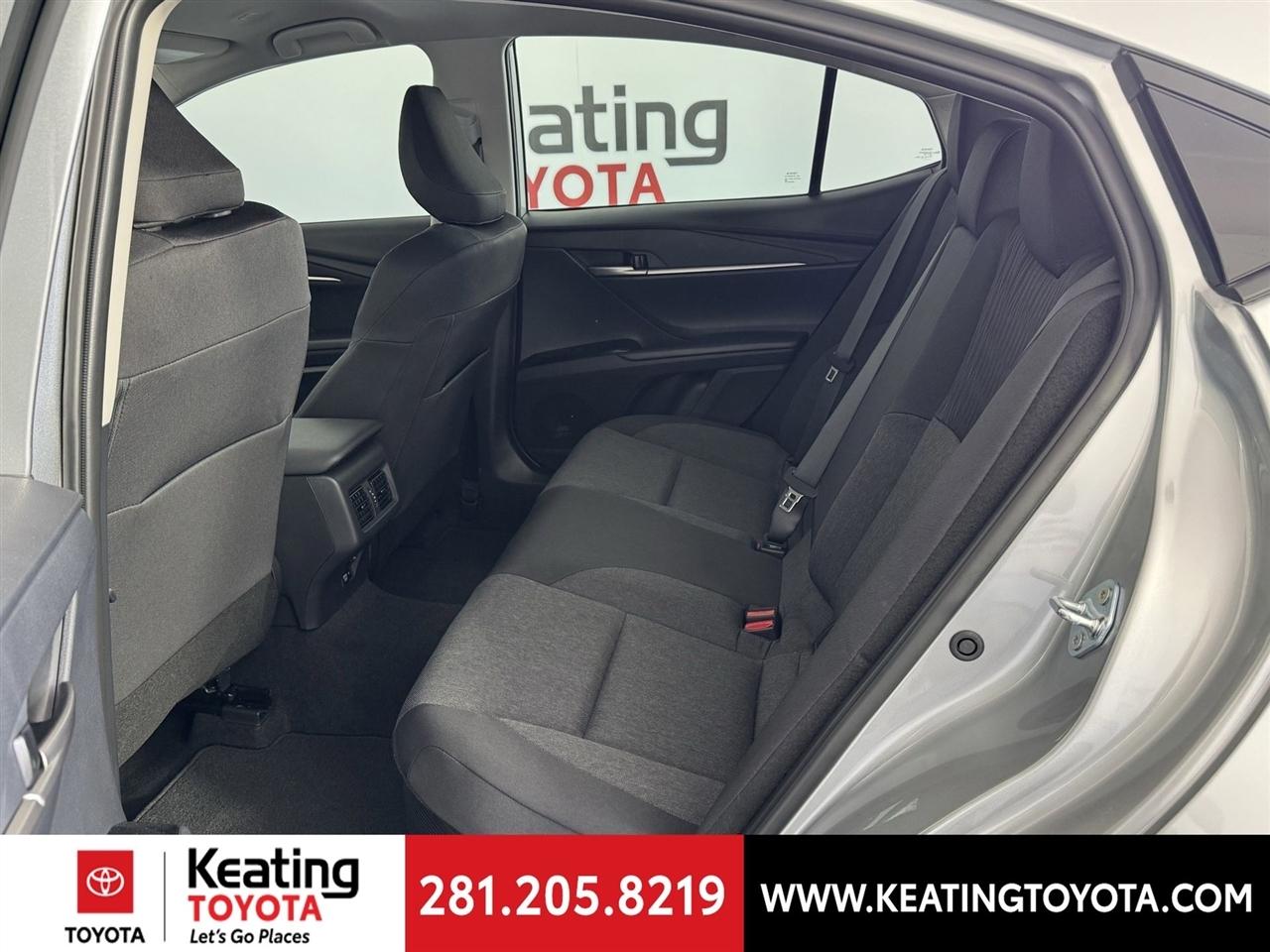 Toyota Camry Hybrid XLE 2026