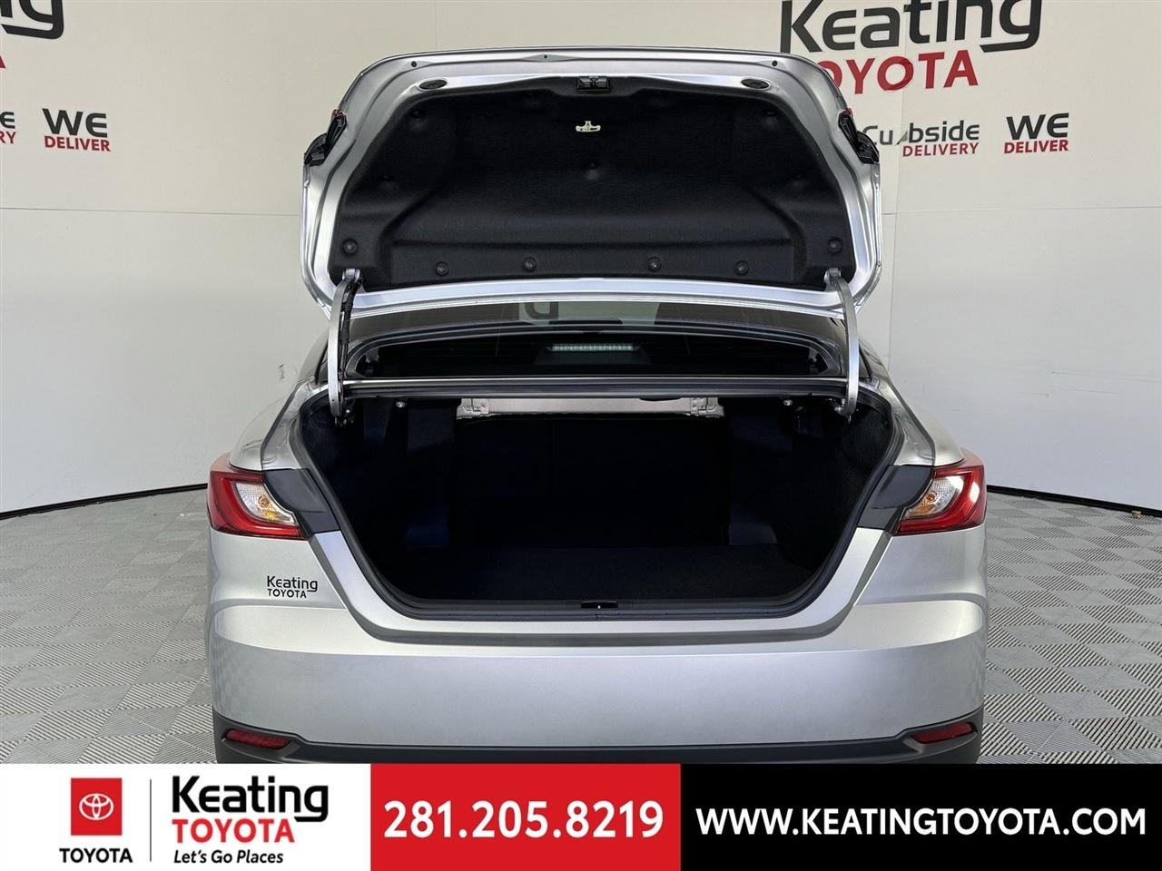 Toyota Camry Hybrid XLE 2026