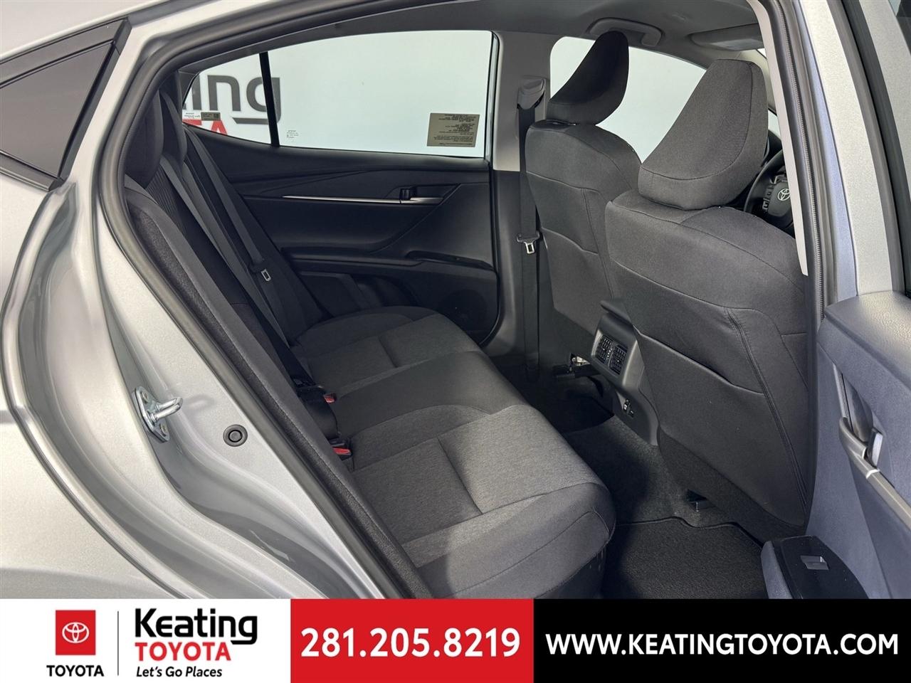 Toyota Camry Hybrid XLE 2026