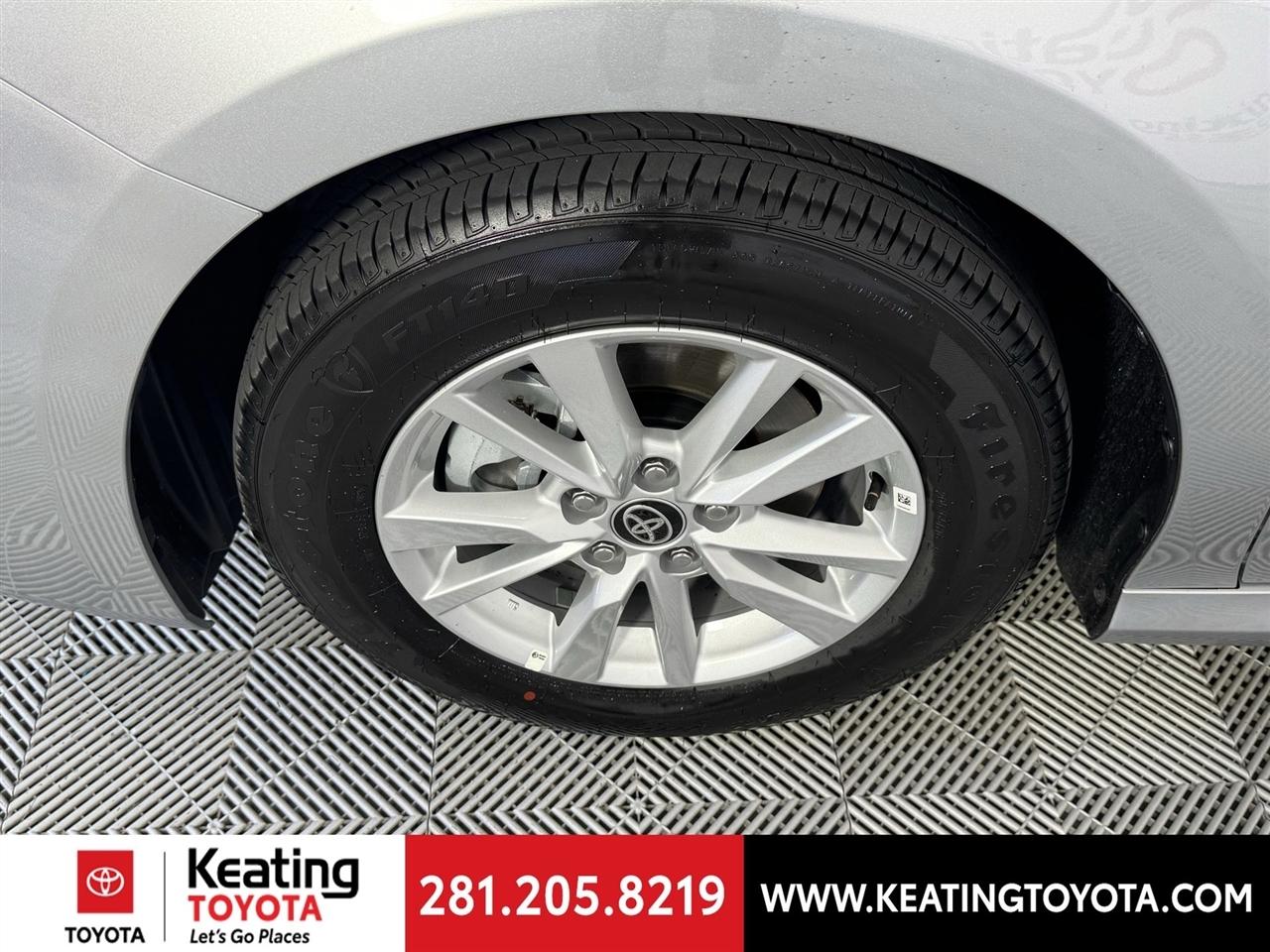 Toyota Camry Hybrid XLE 2026