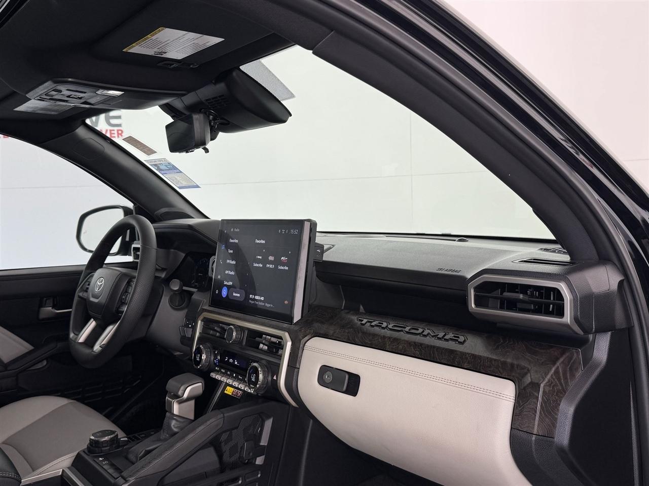 Toyota Tacoma Double Cab 4WD 2025