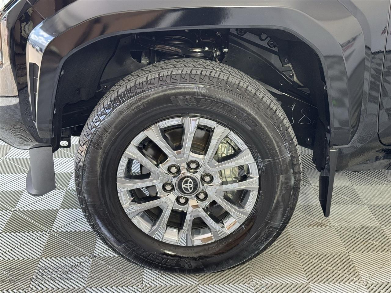 Toyota Tacoma Double Cab 4WD 2025