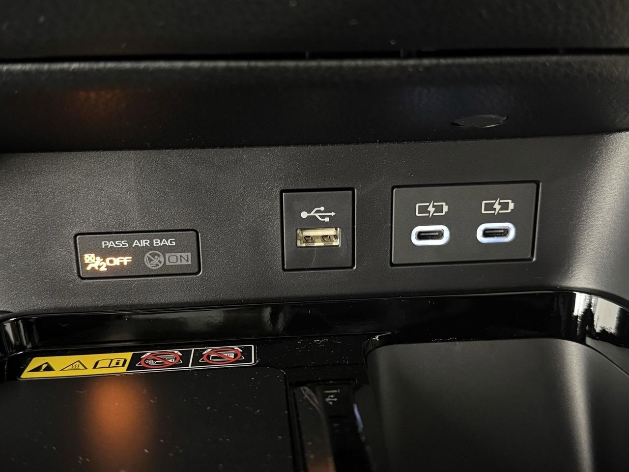 Toyota Camry Hybrid XLE 2026