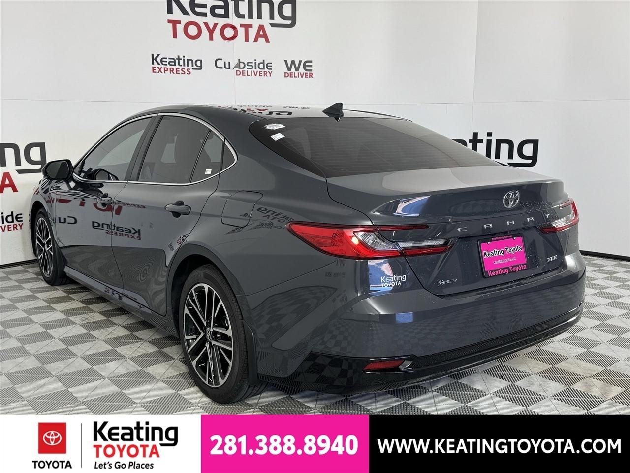 Toyota Camry Hybrid XLE 2026