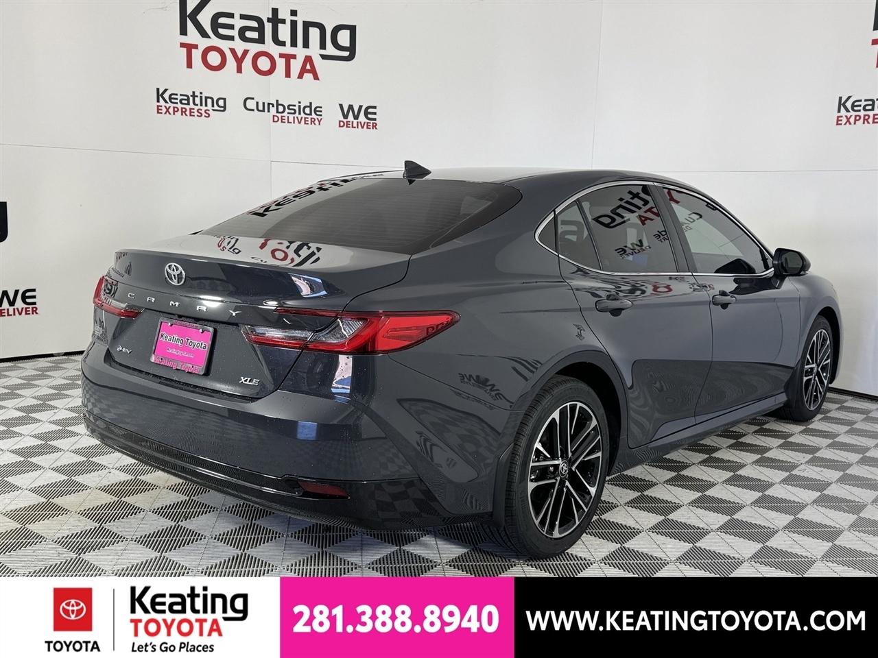 Toyota Camry Hybrid XLE 2026