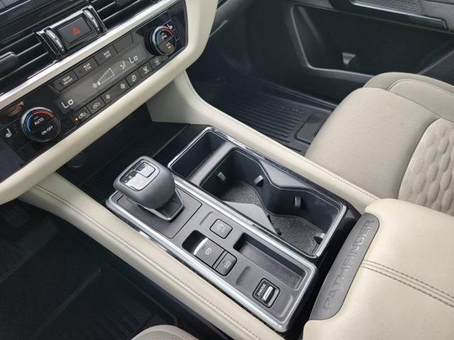 Nissan Pathfinder SV 2022