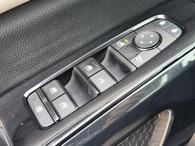 Nissan Pathfinder SV 2022