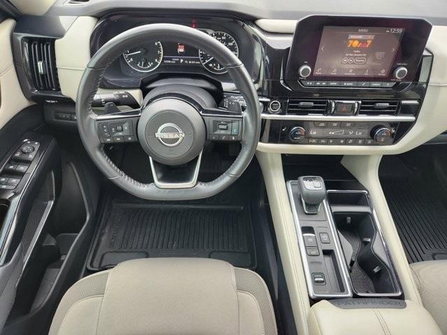 Nissan Pathfinder SV 2022