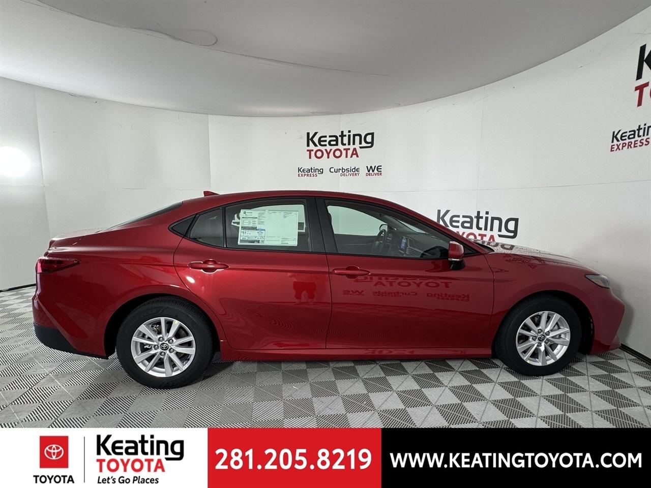 Toyota Camry Hybrid XLE 2026