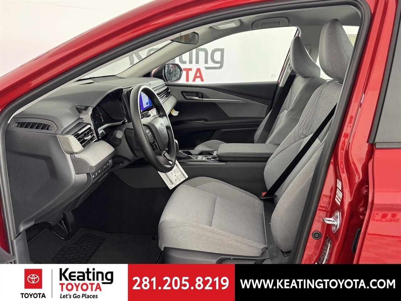 Toyota Camry Hybrid XLE 2026