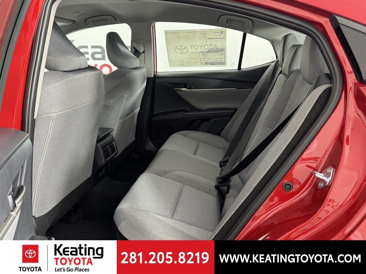 Toyota Camry Hybrid XLE 2026