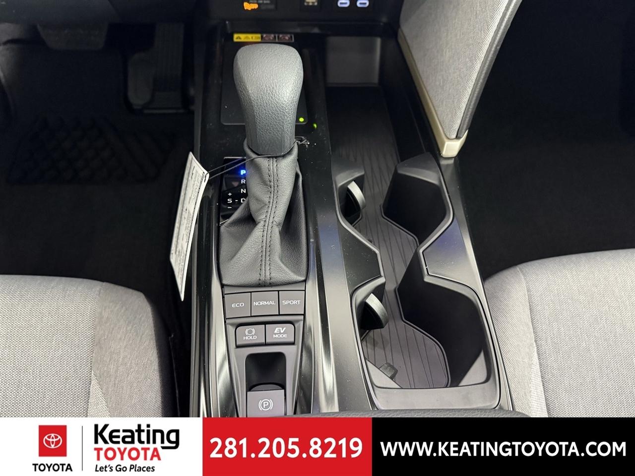 Toyota Camry Hybrid XLE 2026