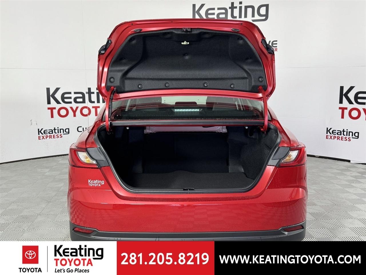 Toyota Camry Hybrid XLE 2026