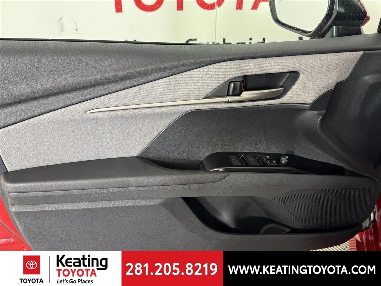 Toyota Camry Hybrid XLE 2026