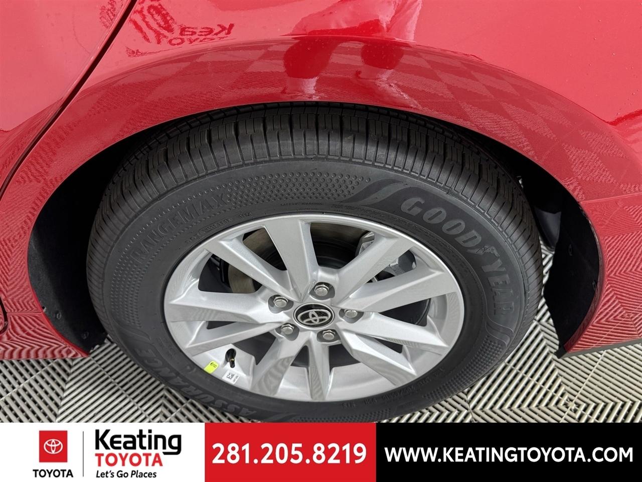 Toyota Camry Hybrid XLE 2026