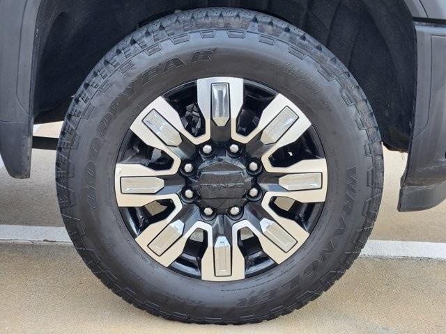 GMC Sierra 2500HD Denali Crew Cab 4WD SB 2025