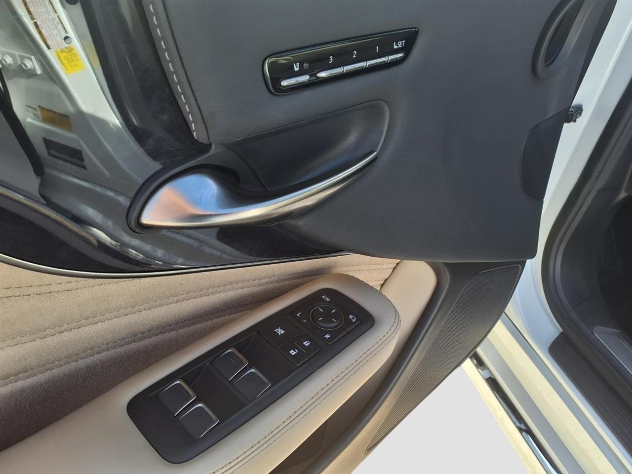 Lexus LS 500 Base 2022