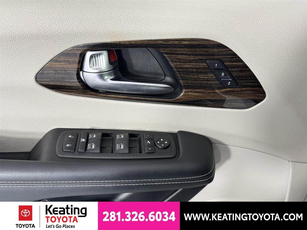 Chrysler Pacifica Hybrid Limited 2023