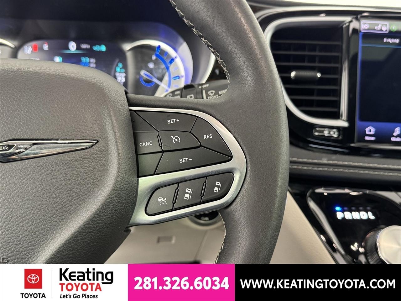 Chrysler Pacifica Hybrid Limited 2023
