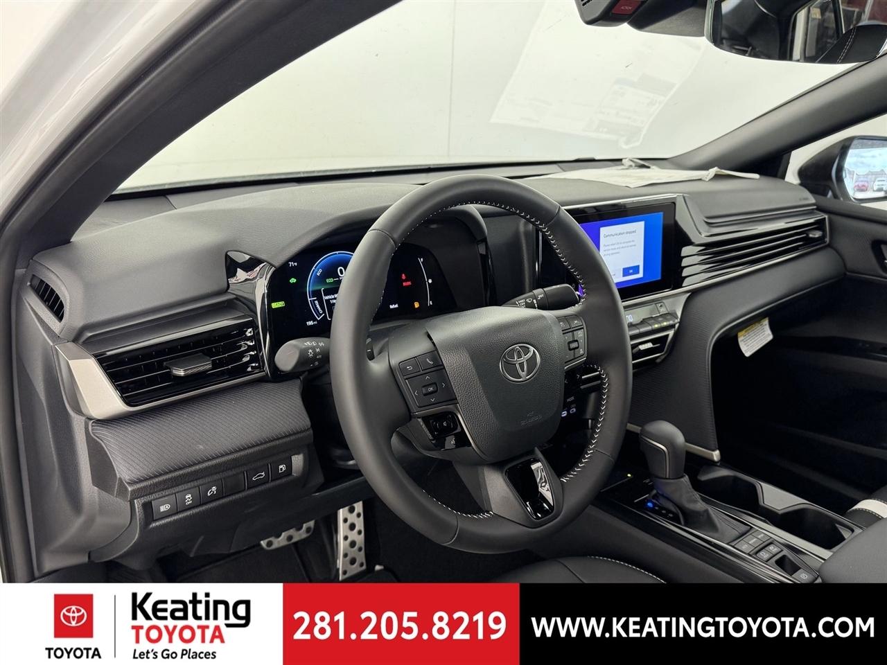 Toyota Camry Hybrid XLE 2026