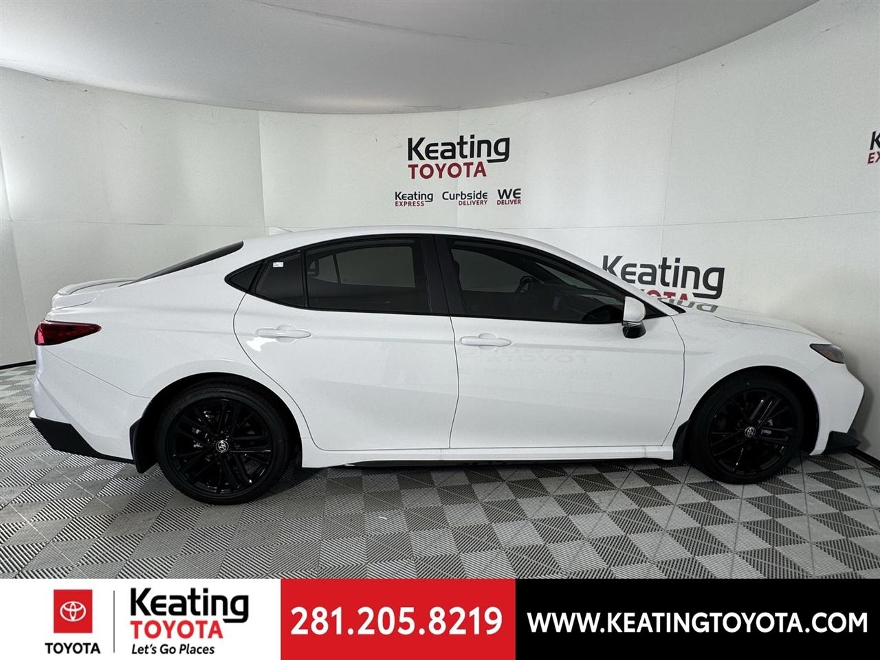 Toyota Camry Hybrid XLE 2026