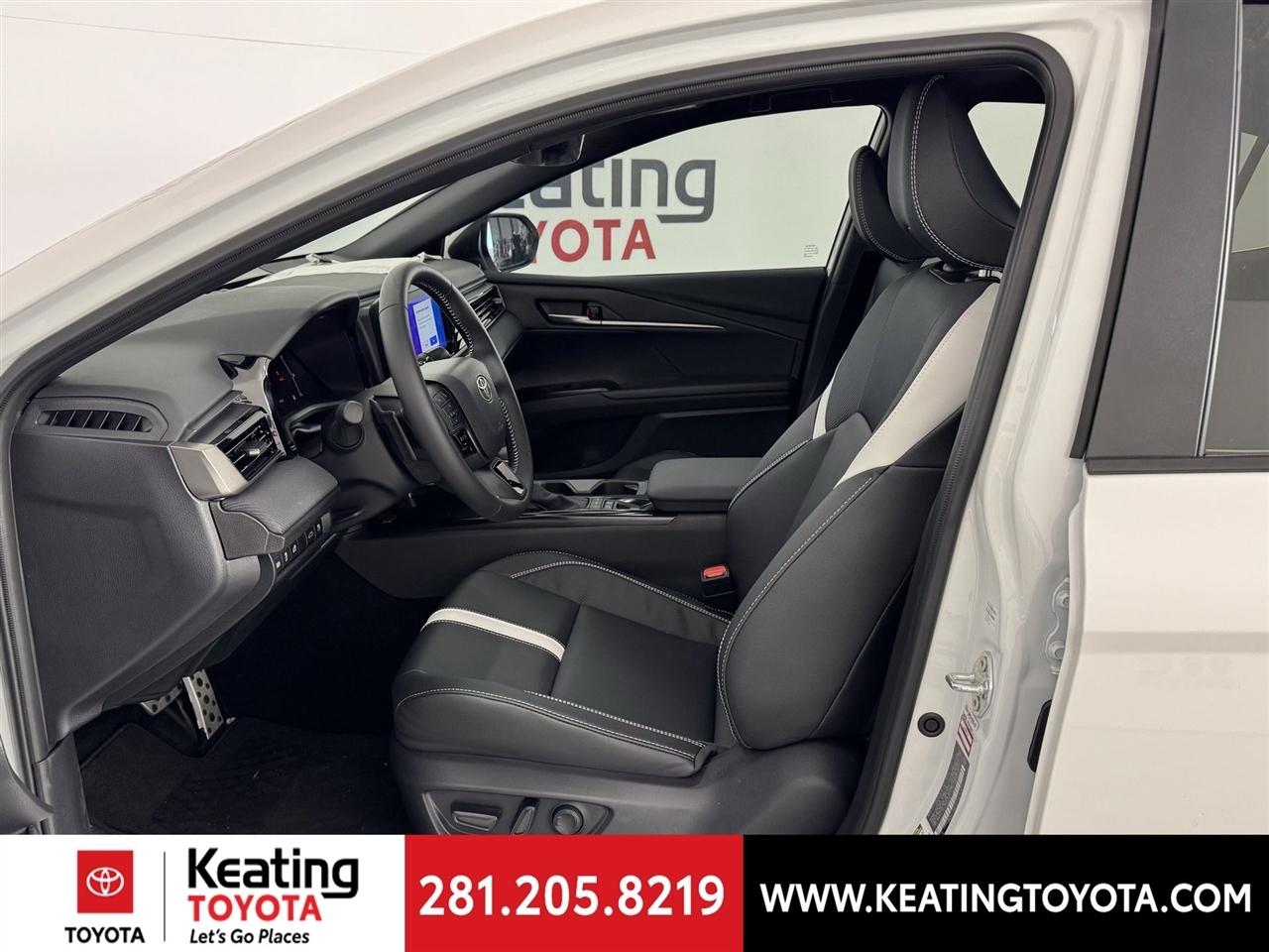 Toyota Camry Hybrid XLE 2026