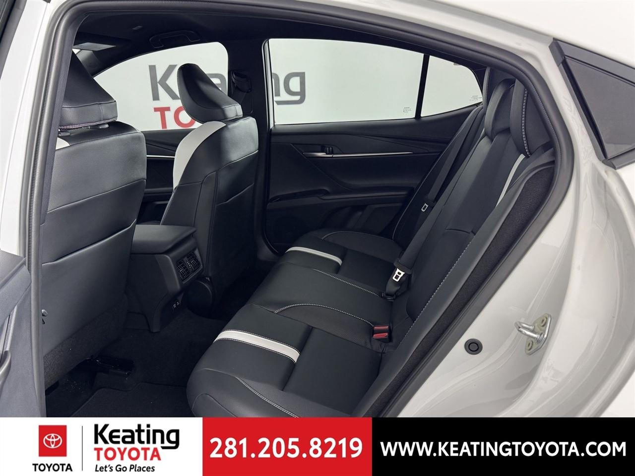 Toyota Camry Hybrid XLE 2026