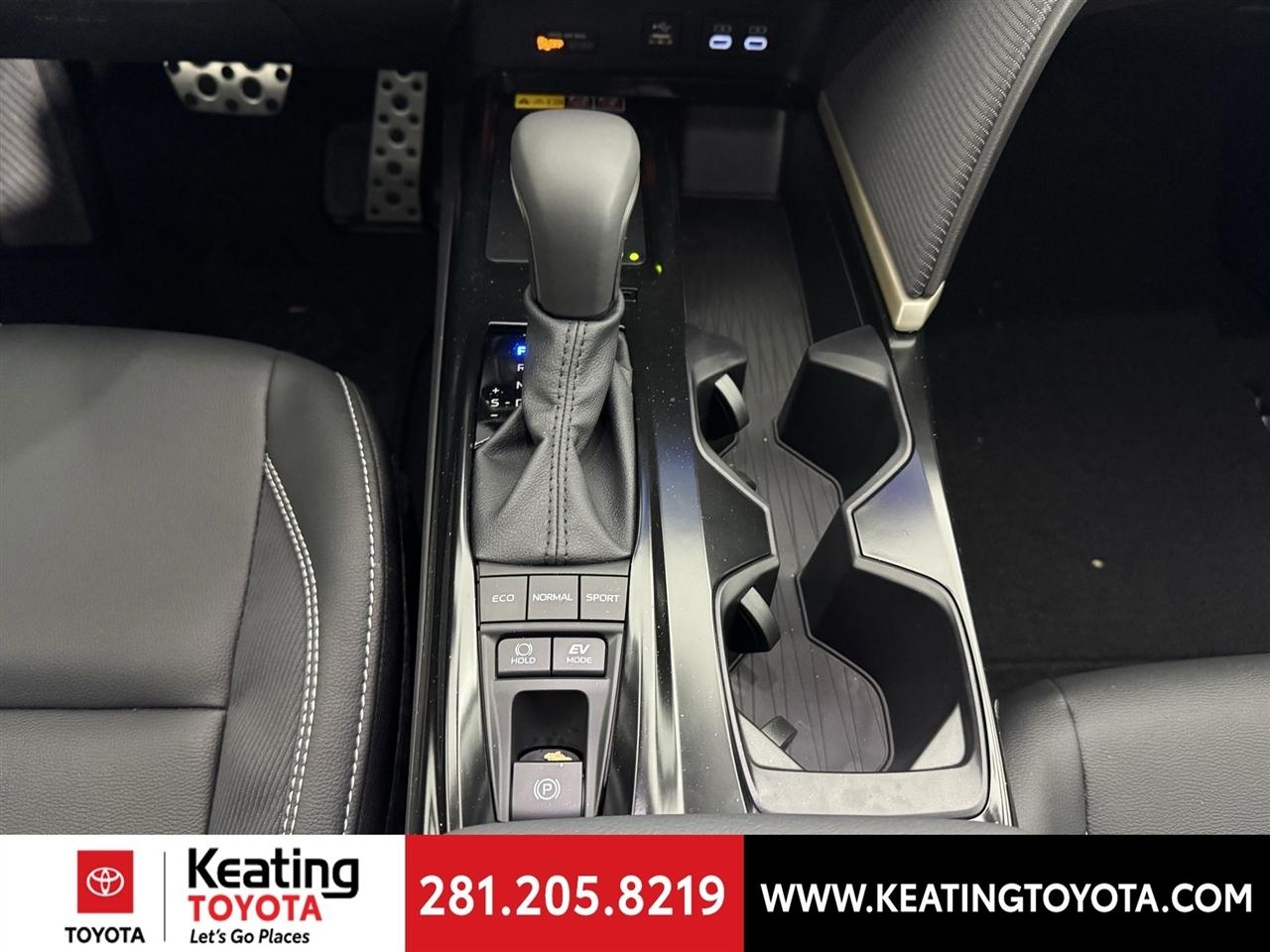 Toyota Camry Hybrid XLE 2026