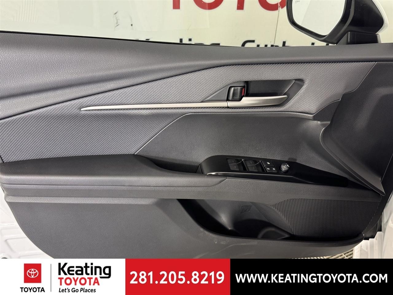 Toyota Camry Hybrid XLE 2026