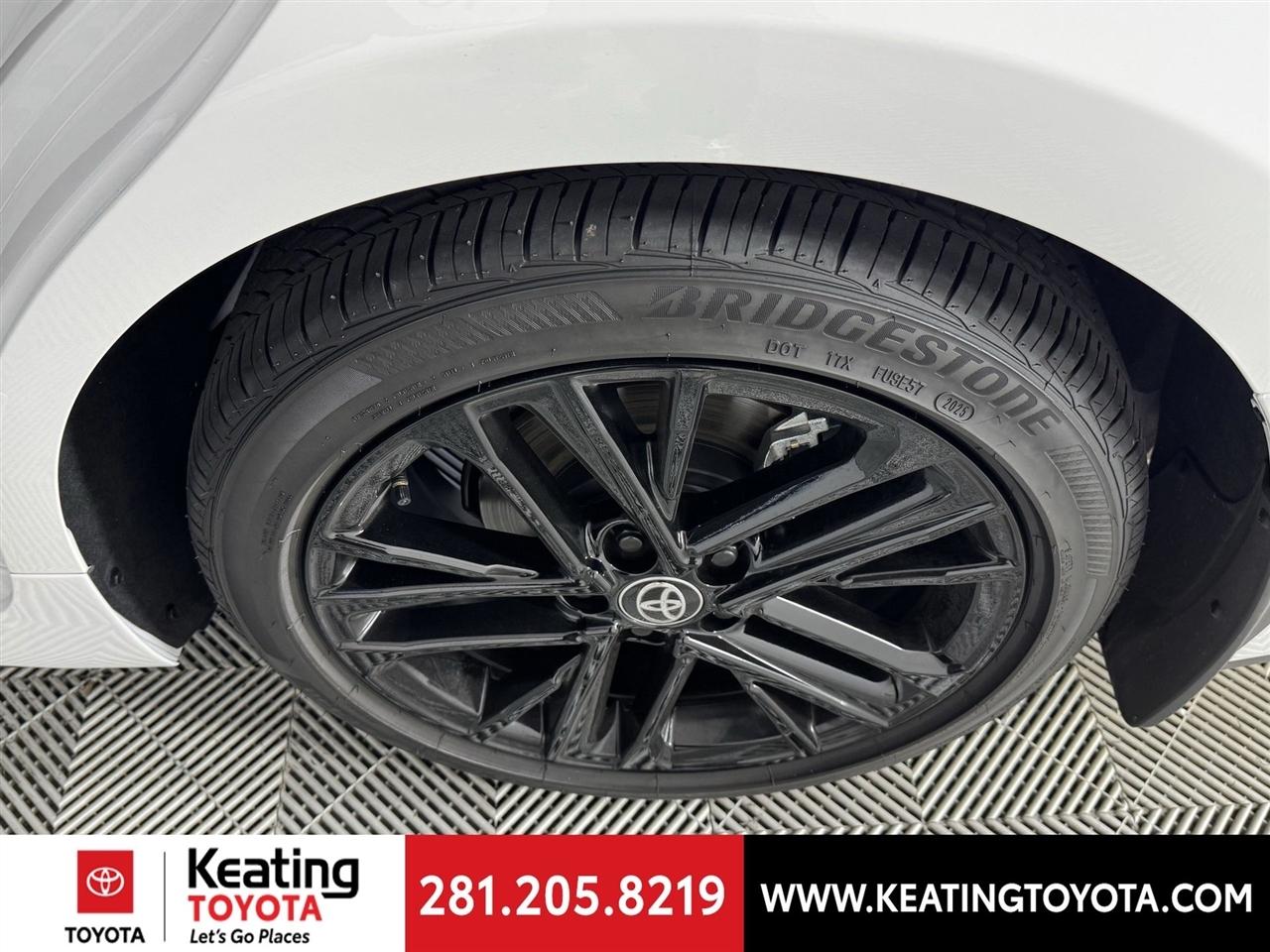 Toyota Camry Hybrid XLE 2026