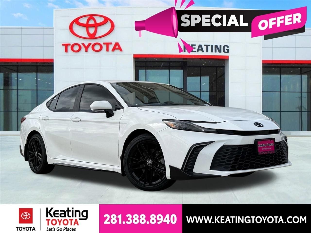 Toyota Camry Hybrid XLE 2026
