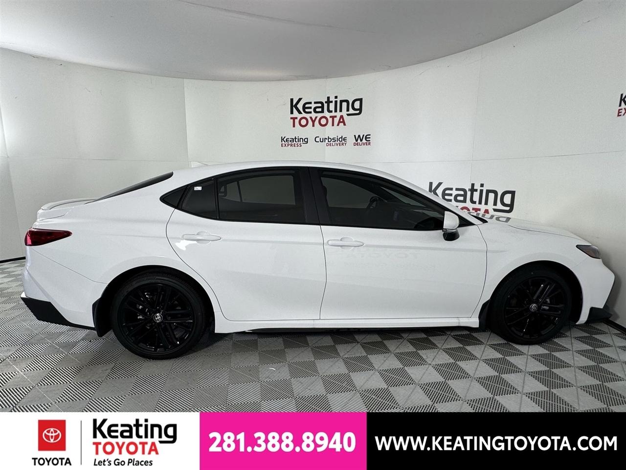 Toyota Camry Hybrid XLE 2026