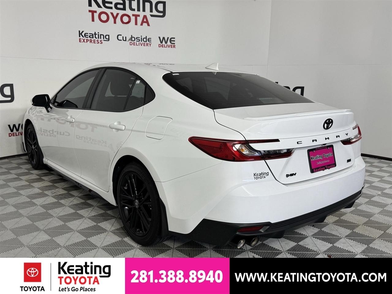 Toyota Camry Hybrid XLE 2026
