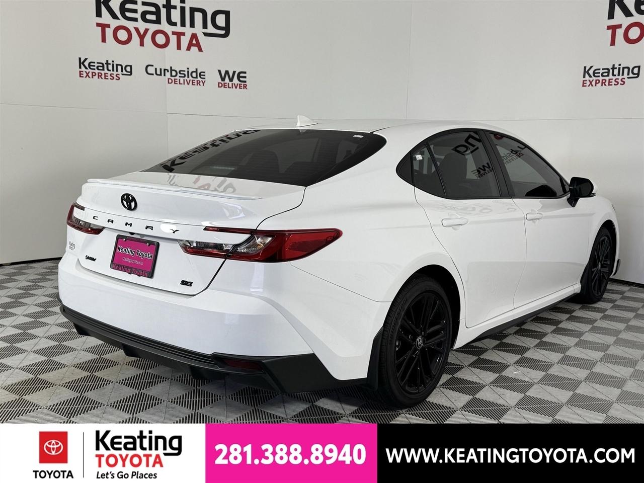 Toyota Camry Hybrid XLE 2026