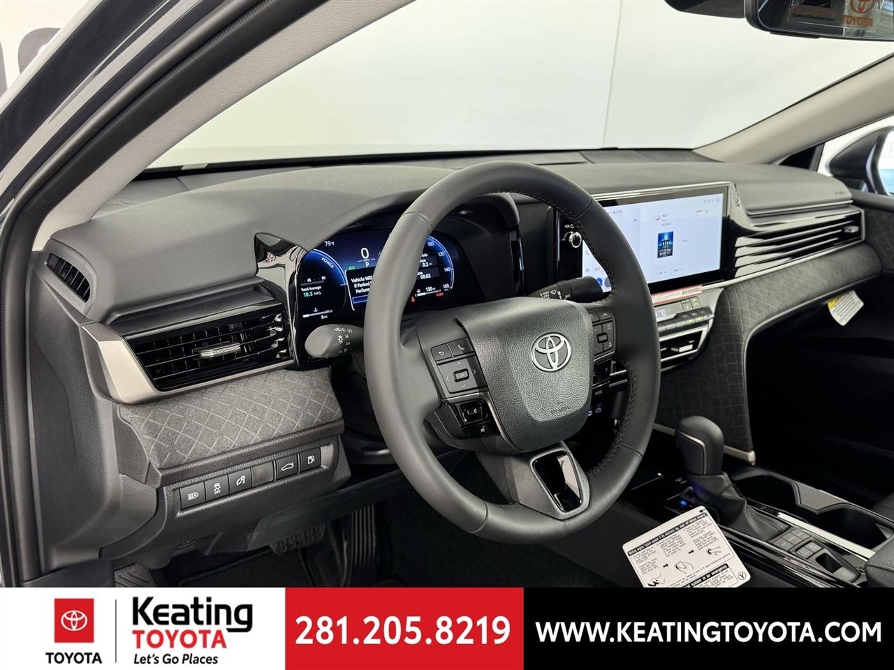 Toyota Camry Hybrid XLE 2026