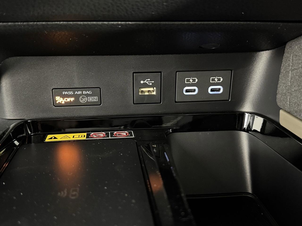 Toyota Camry Hybrid XLE 2026