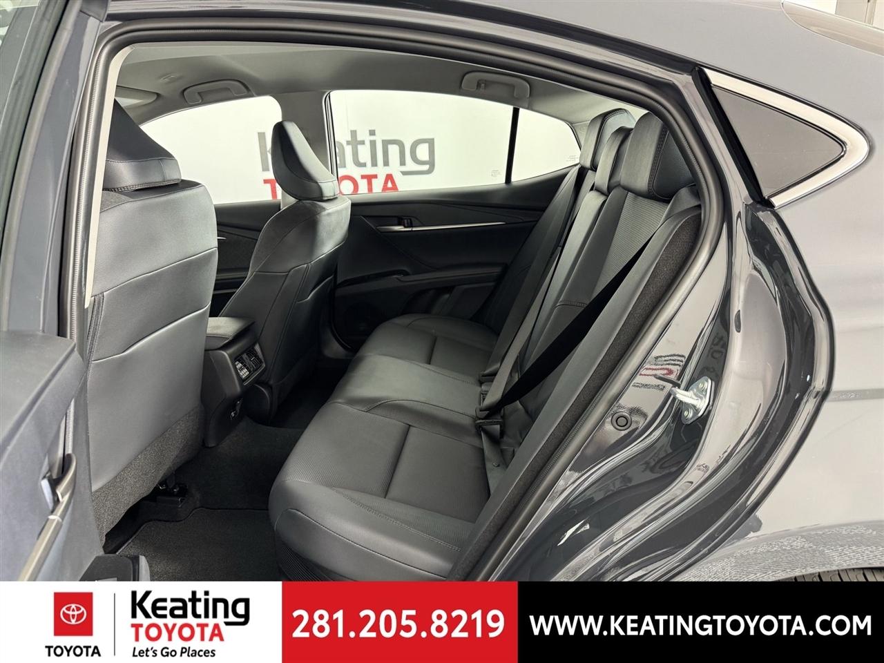 Toyota Camry Hybrid XLE 2026