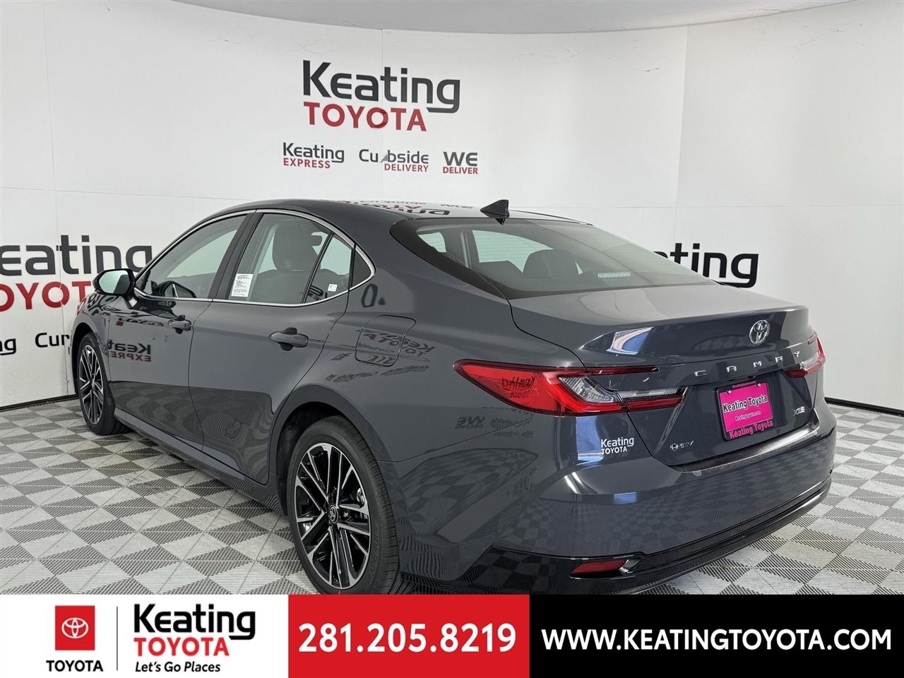 Toyota Camry Hybrid XLE 2026