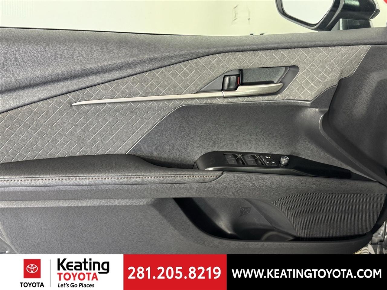 Toyota Camry Hybrid XLE 2026