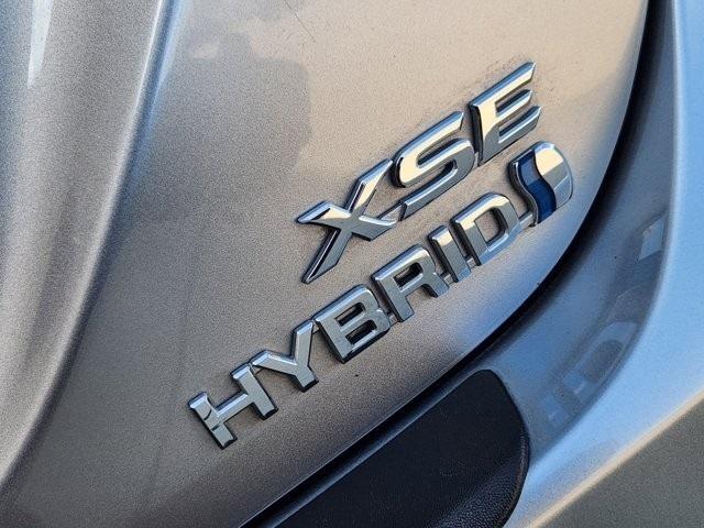 Toyota Camry Hybrid  2024