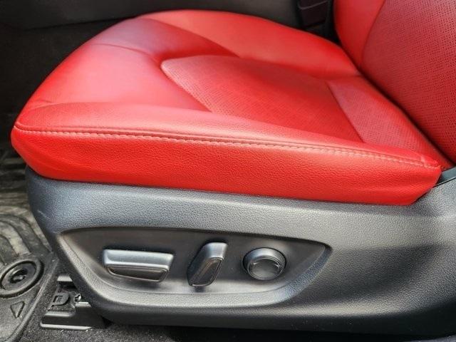 Toyota Camry Hybrid  2024