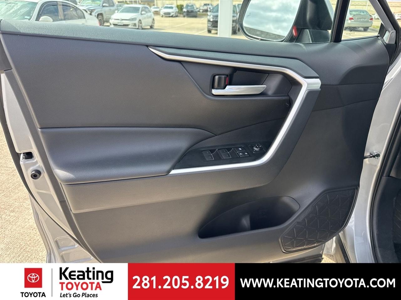 Toyota RAV4 Hybrid XLE 2025