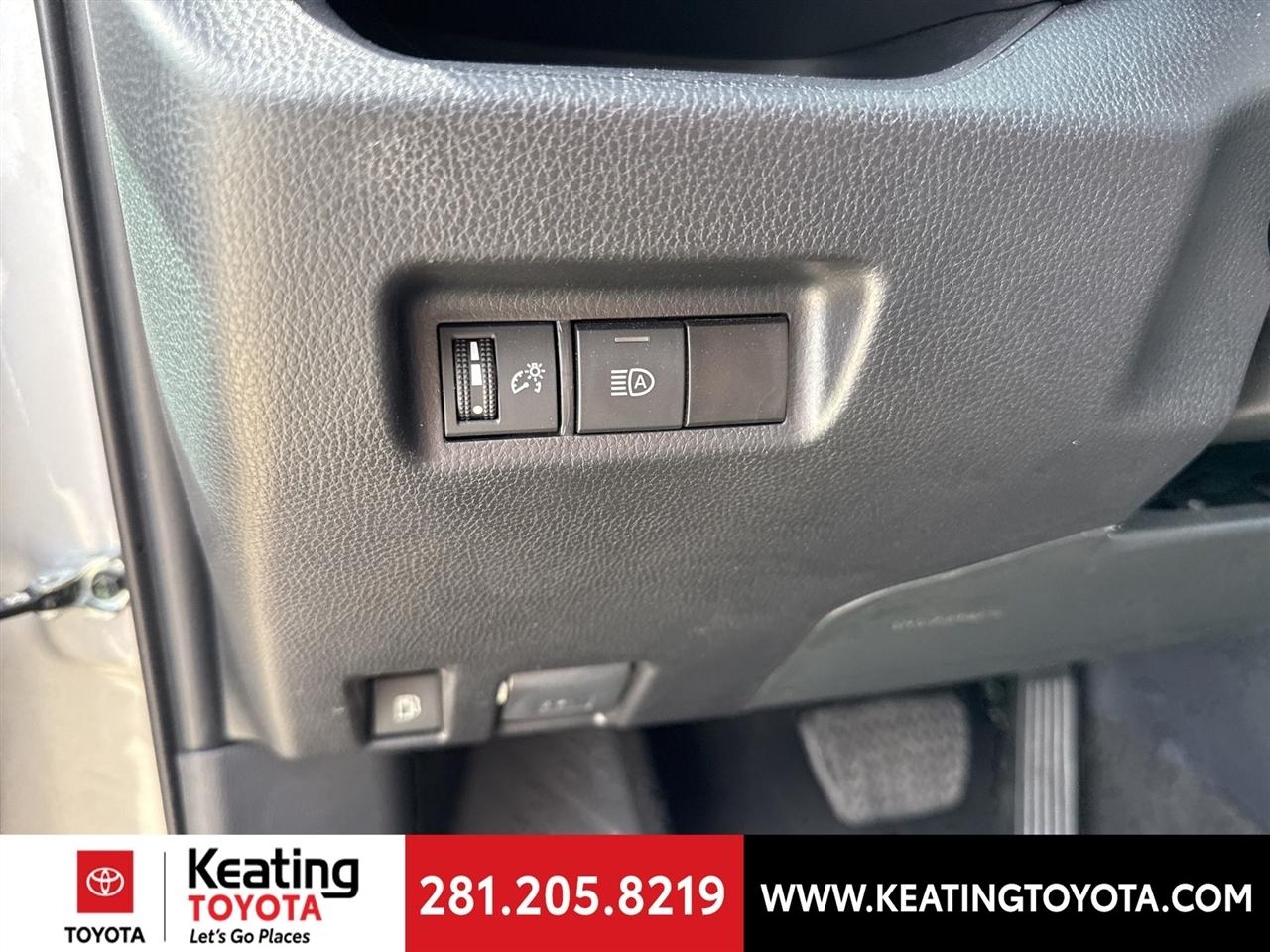 Toyota RAV4 Hybrid XLE 2025