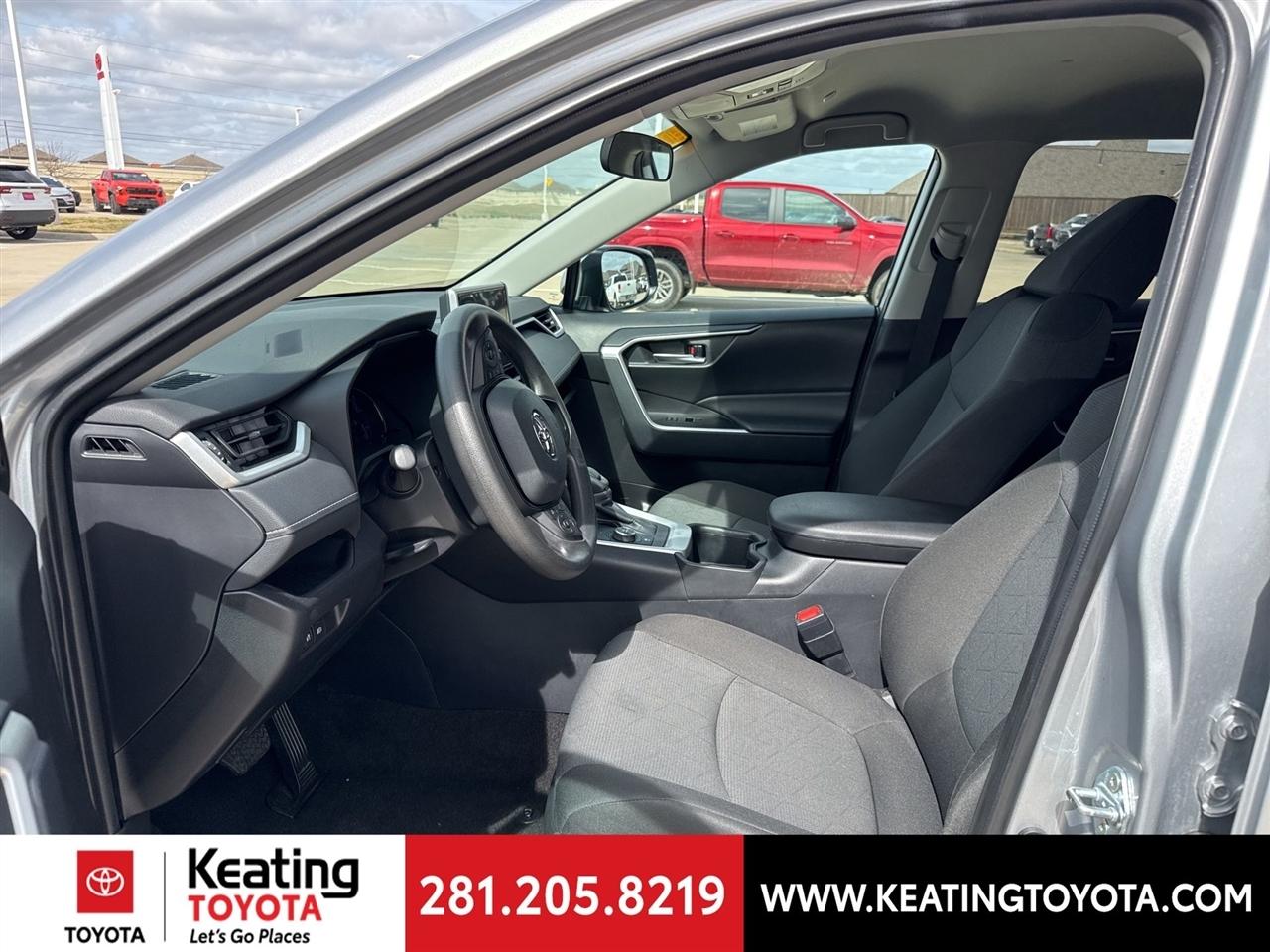 Toyota RAV4 Hybrid XLE 2025