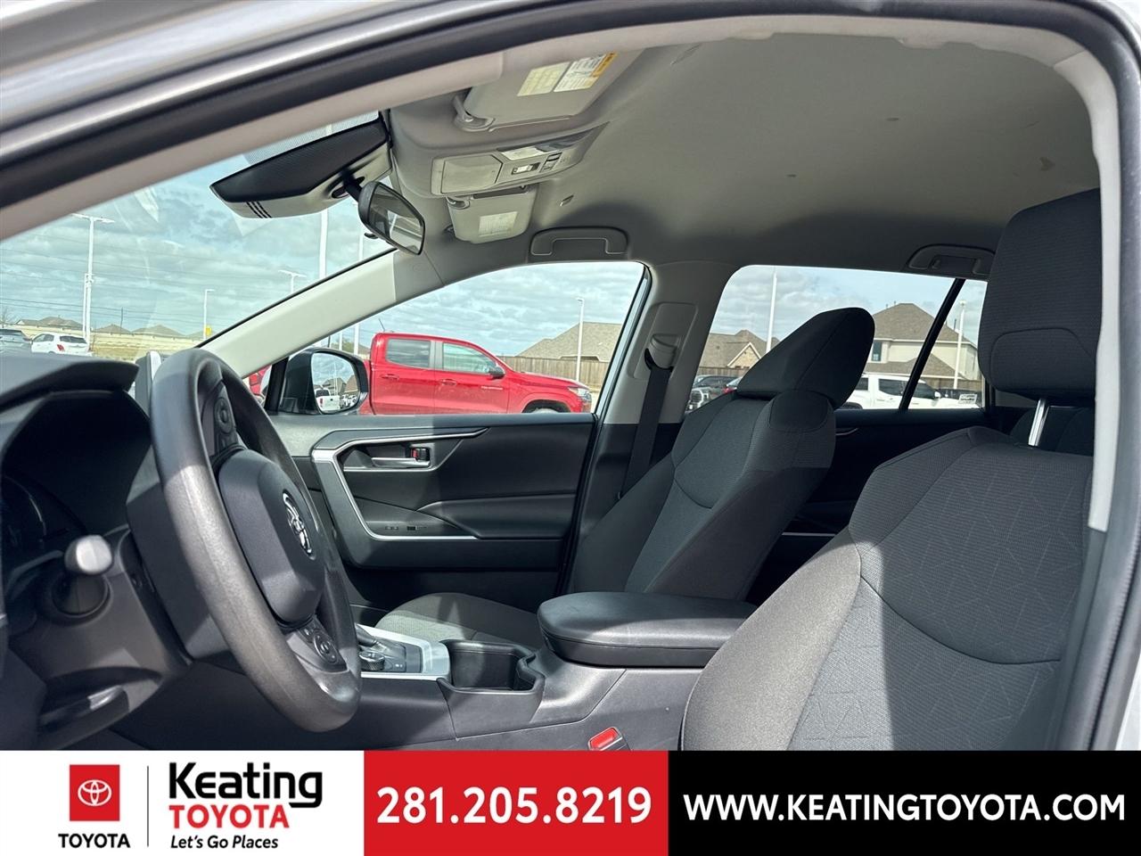 Toyota RAV4 Hybrid XLE 2025