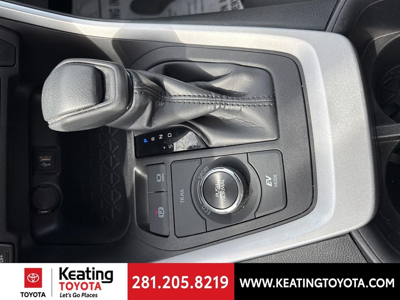 Toyota RAV4 Hybrid XLE 2025